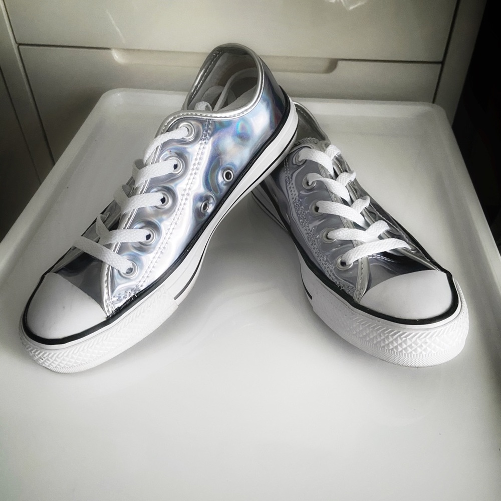 Converse Silver Holo, size 6, low top